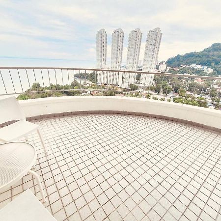 Romantic Couple Suite + Beach-Front Balcony Tanjung Bungah  Bagian luar foto