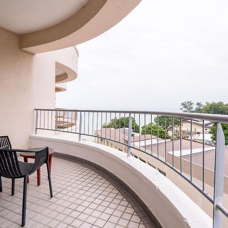 Romantic Couple Suite + Beach-Front Balcony Tanjung Bungah  Bagian luar foto