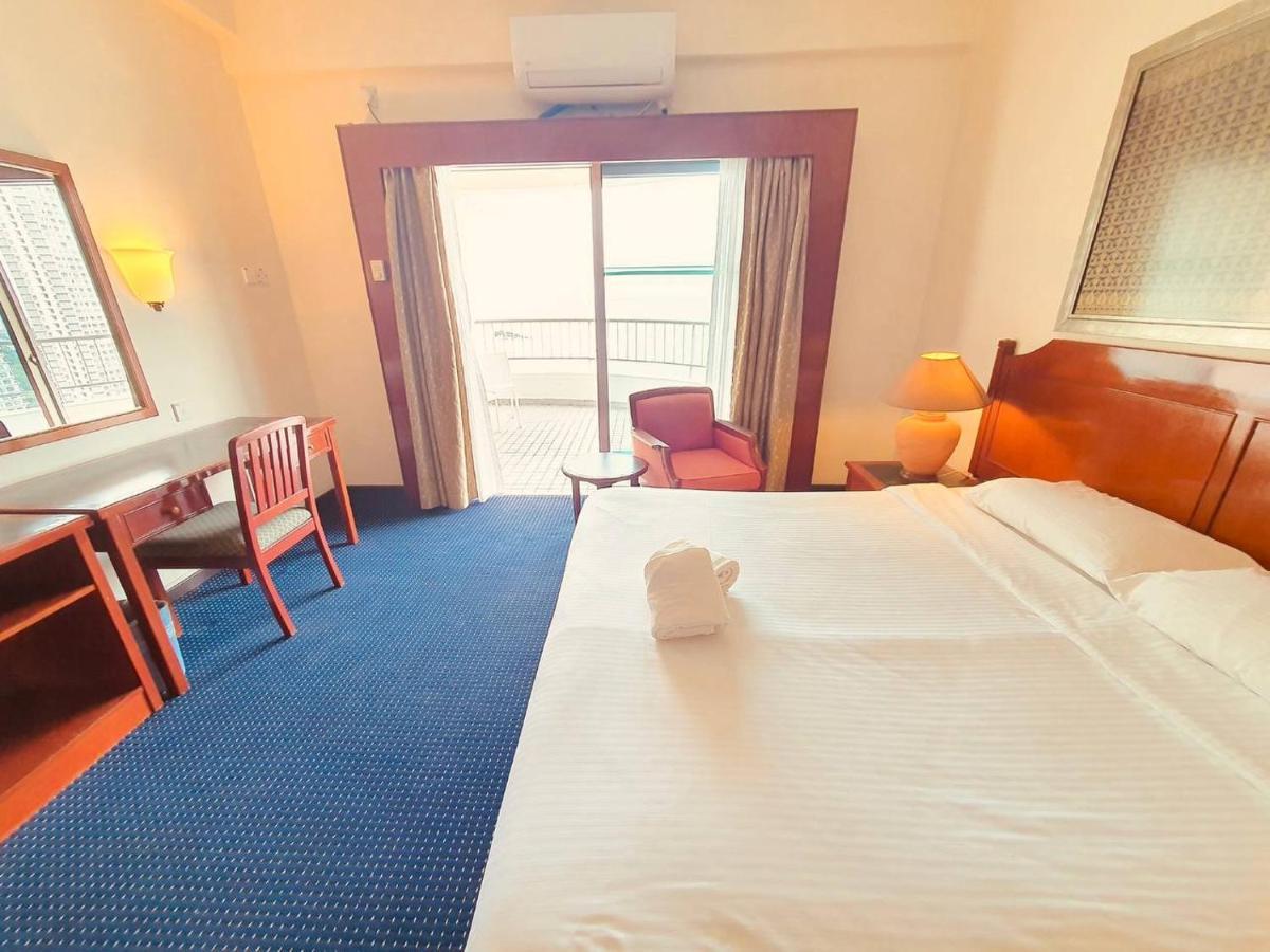Romantic Couple Suite + Beach-Front Balcony Tanjung Bungah  Bagian luar foto