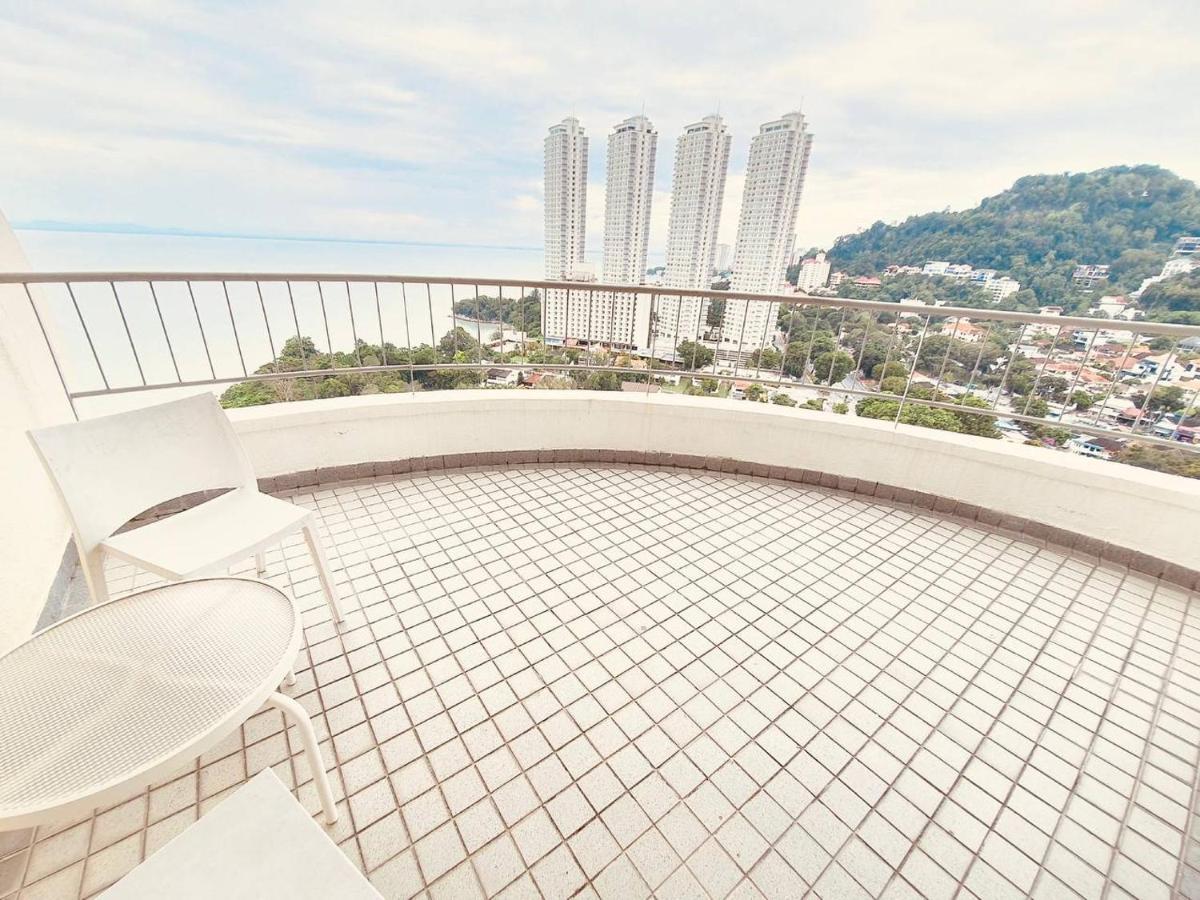 Romantic Couple Suite + Beach-Front Balcony Tanjung Bungah  Bagian luar foto
