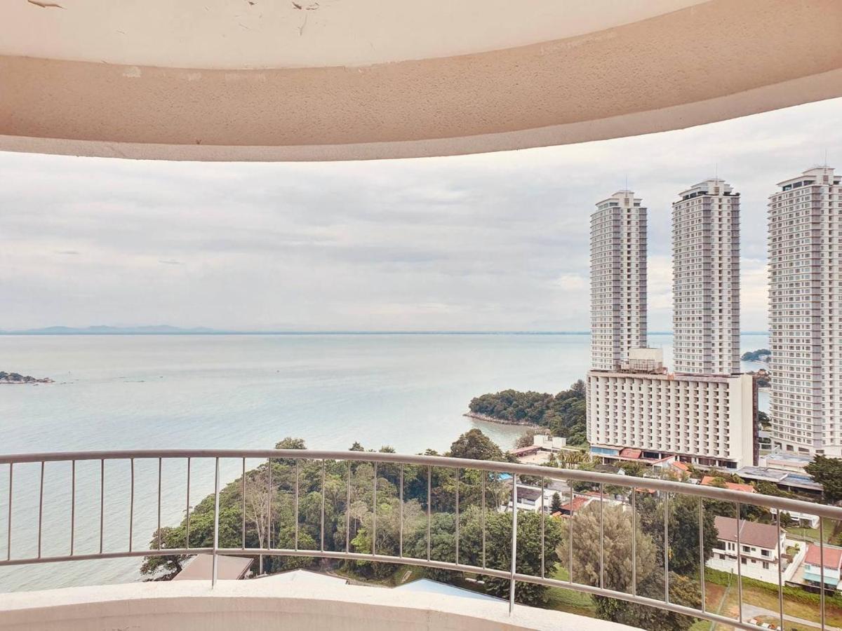 Romantic Couple Suite + Beach-Front Balcony Tanjung Bungah  Bagian luar foto