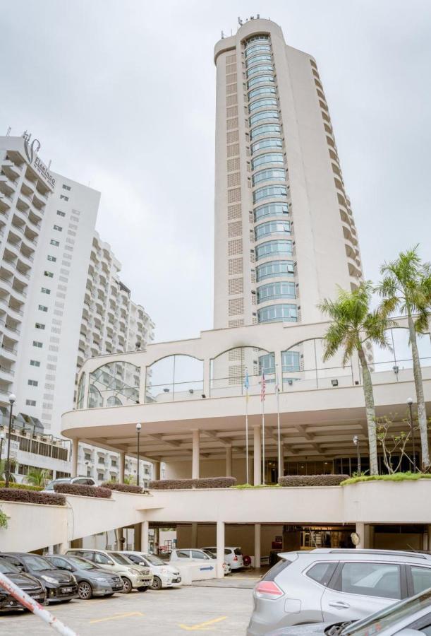Romantic Couple Suite + Beach-Front Balcony Tanjung Bungah  Bagian luar foto