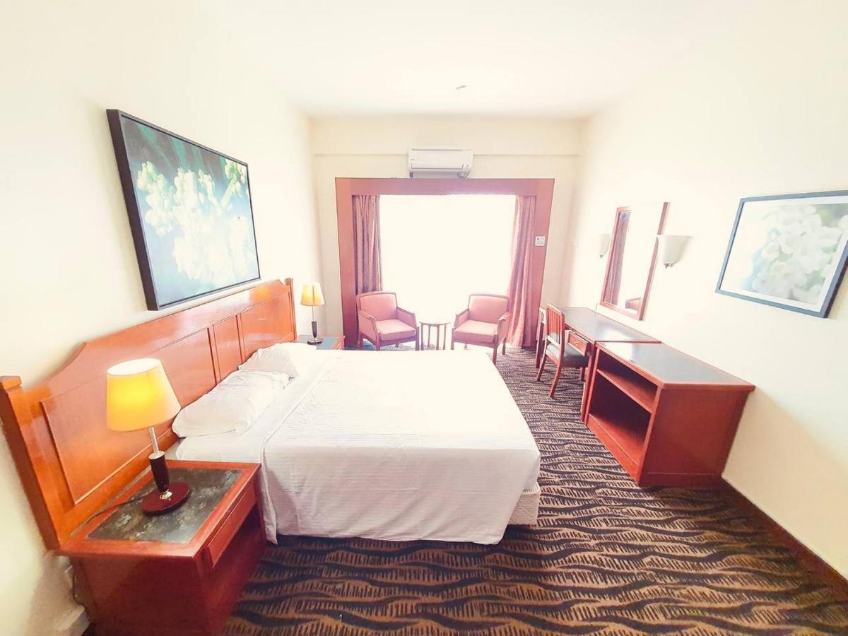Romantic Couple Suite + Beach-Front Balcony Tanjung Bungah  Bagian luar foto