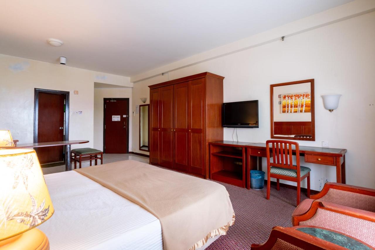 Romantic Couple Suite + Beach-Front Balcony Tanjung Bungah  Bagian luar foto