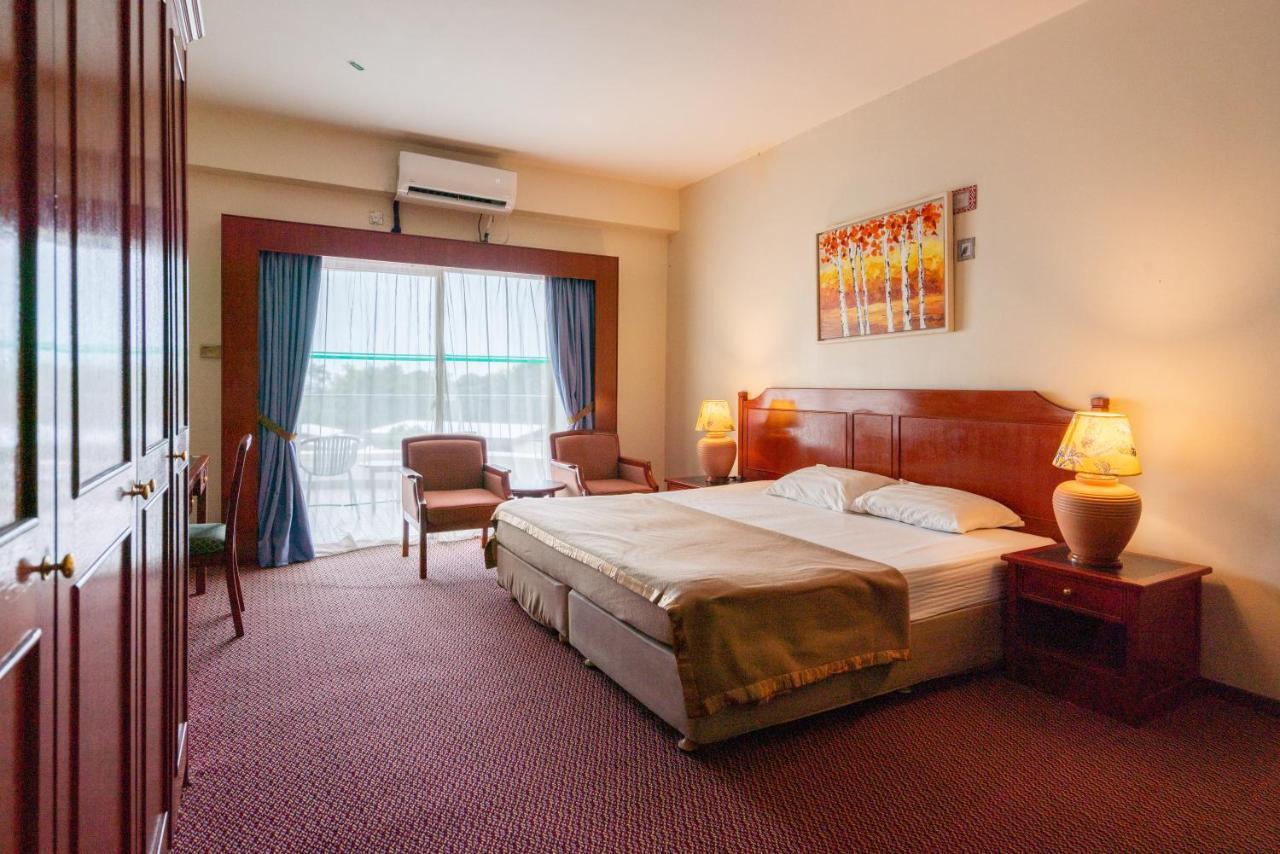 Romantic Couple Suite + Beach-Front Balcony Tanjung Bungah  Bagian luar foto