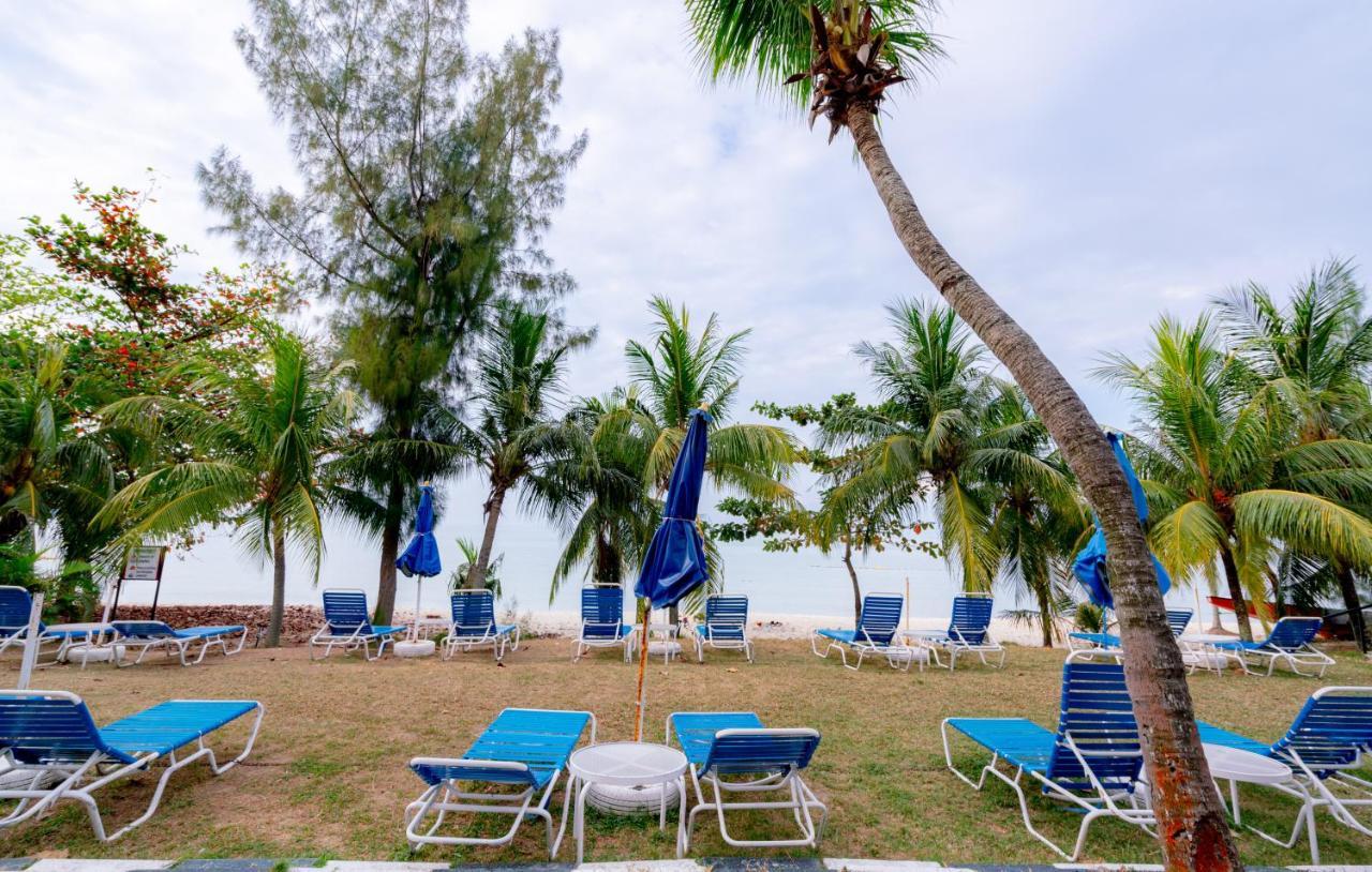 Romantic Couple Suite + Beach-Front Balcony Tanjung Bungah  Bagian luar foto