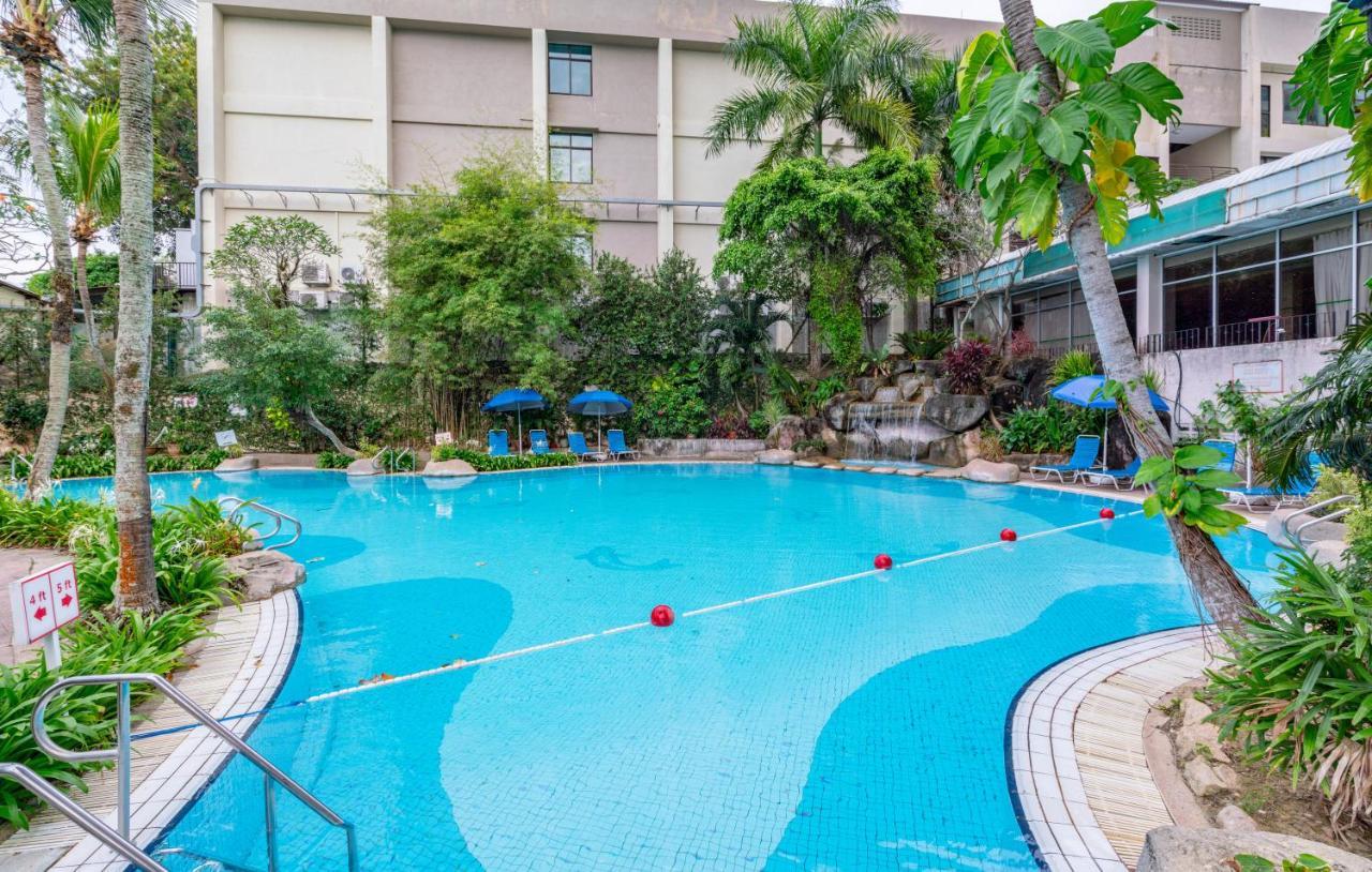 Romantic Couple Suite + Beach-Front Balcony Tanjung Bungah  Bagian luar foto