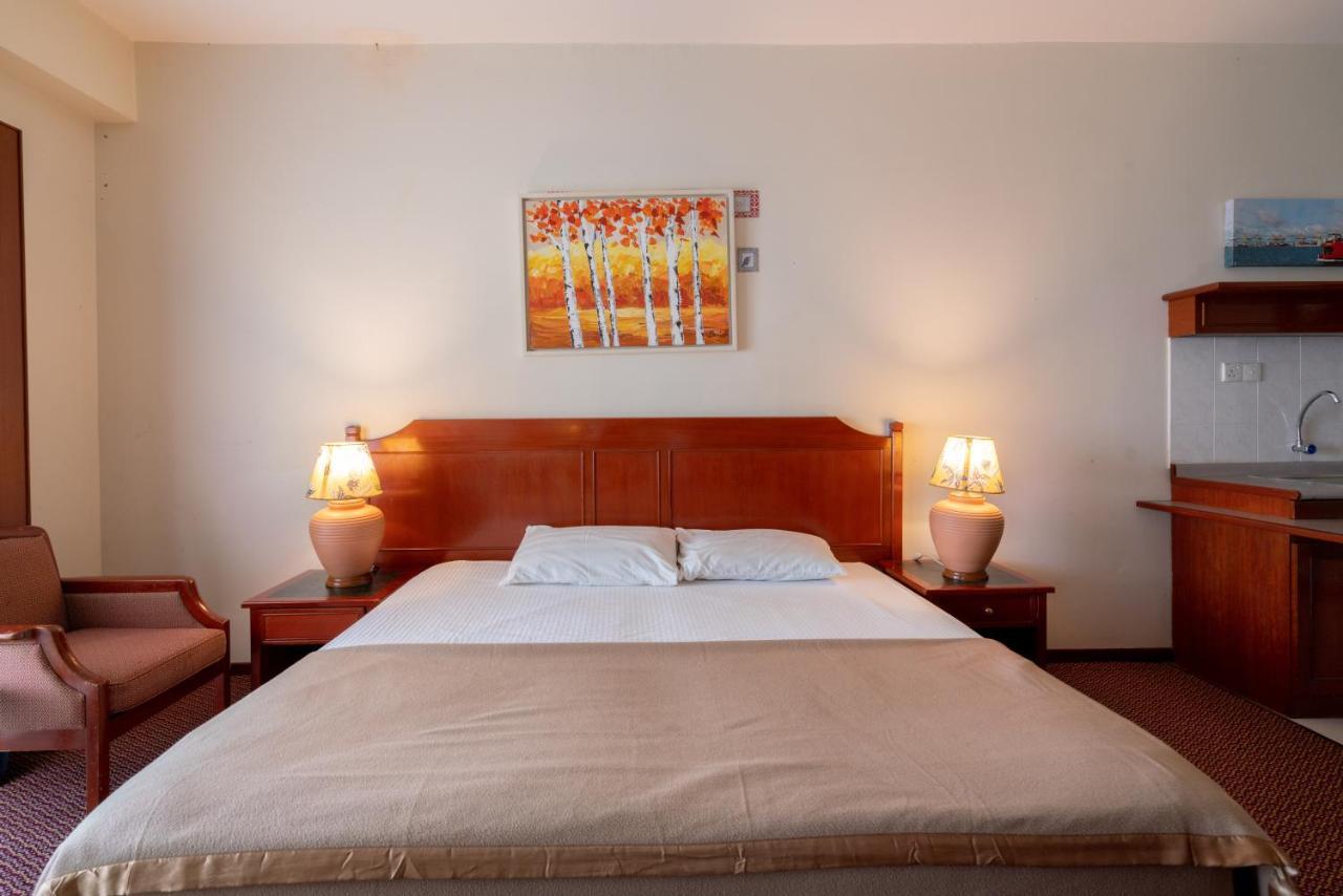 Romantic Couple Suite + Beach-Front Balcony Tanjung Bungah  Bagian luar foto