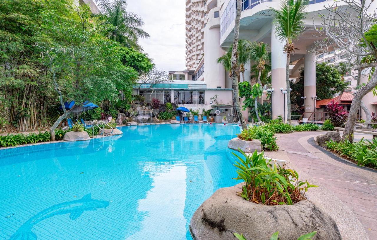 Romantic Couple Suite + Beach-Front Balcony Tanjung Bungah  Bagian luar foto