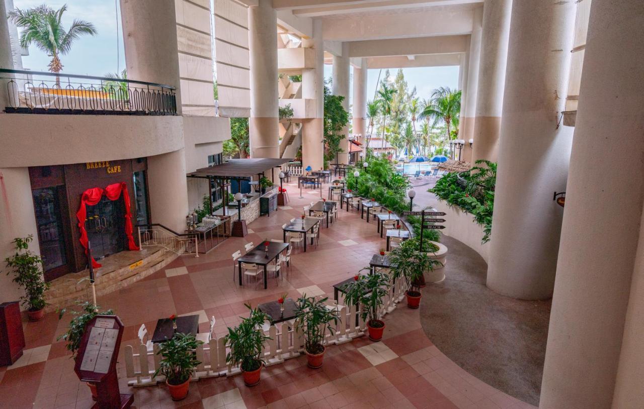 Romantic Couple Suite + Beach-Front Balcony Tanjung Bungah  Bagian luar foto