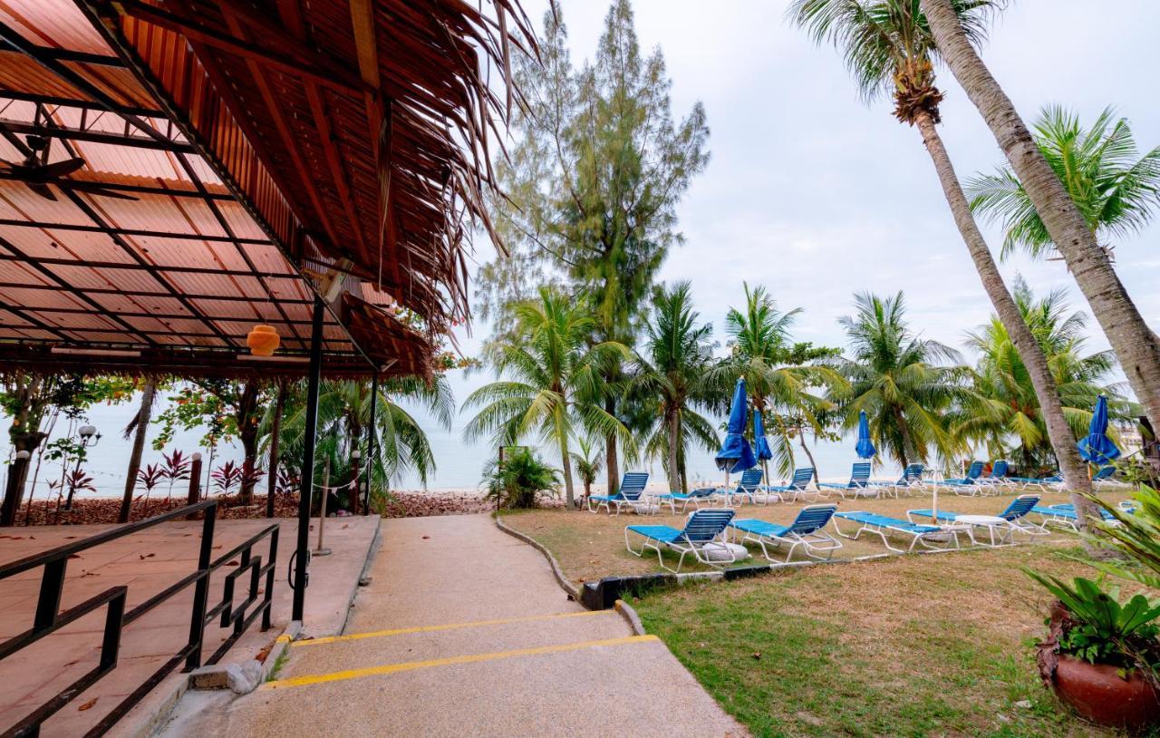 Romantic Couple Suite + Beach-Front Balcony Tanjung Bungah  Bagian luar foto
