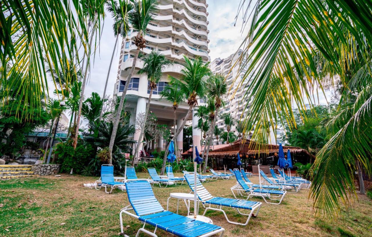 Romantic Couple Suite + Beach-Front Balcony Tanjung Bungah  Bagian luar foto